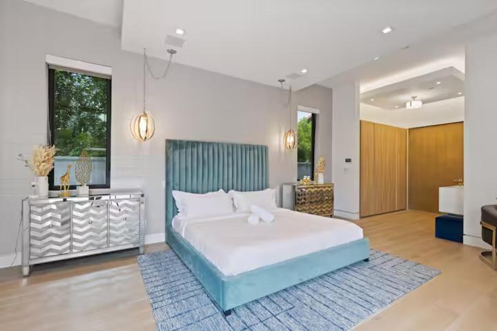 The Modern Luxe Retreat!
