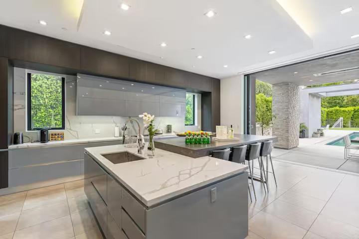 The Modern Luxe Retreat! Villa *
