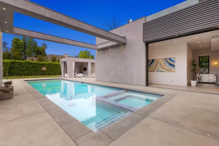 The Modern Luxe Retreat!