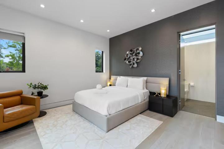 The Modern Luxe Retreat! Villa *